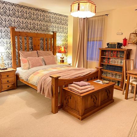 Upton Country Park Guest House ノーザンプトン エクステリア 写真