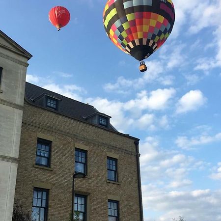 Upton Country Park Guest House ノーザンプトン エクステリア 写真
