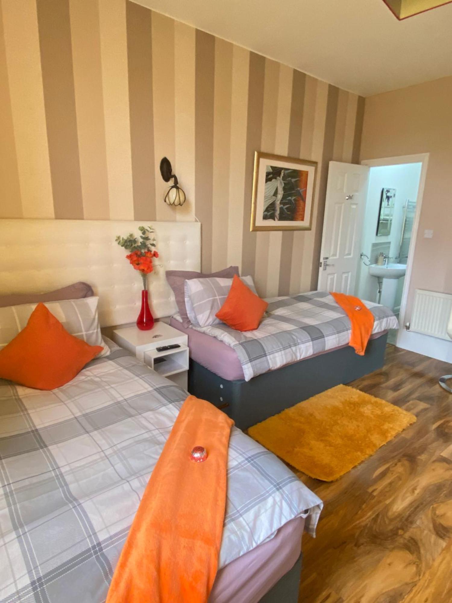 Upton Country Park Guest House ノーザンプトン エクステリア 写真